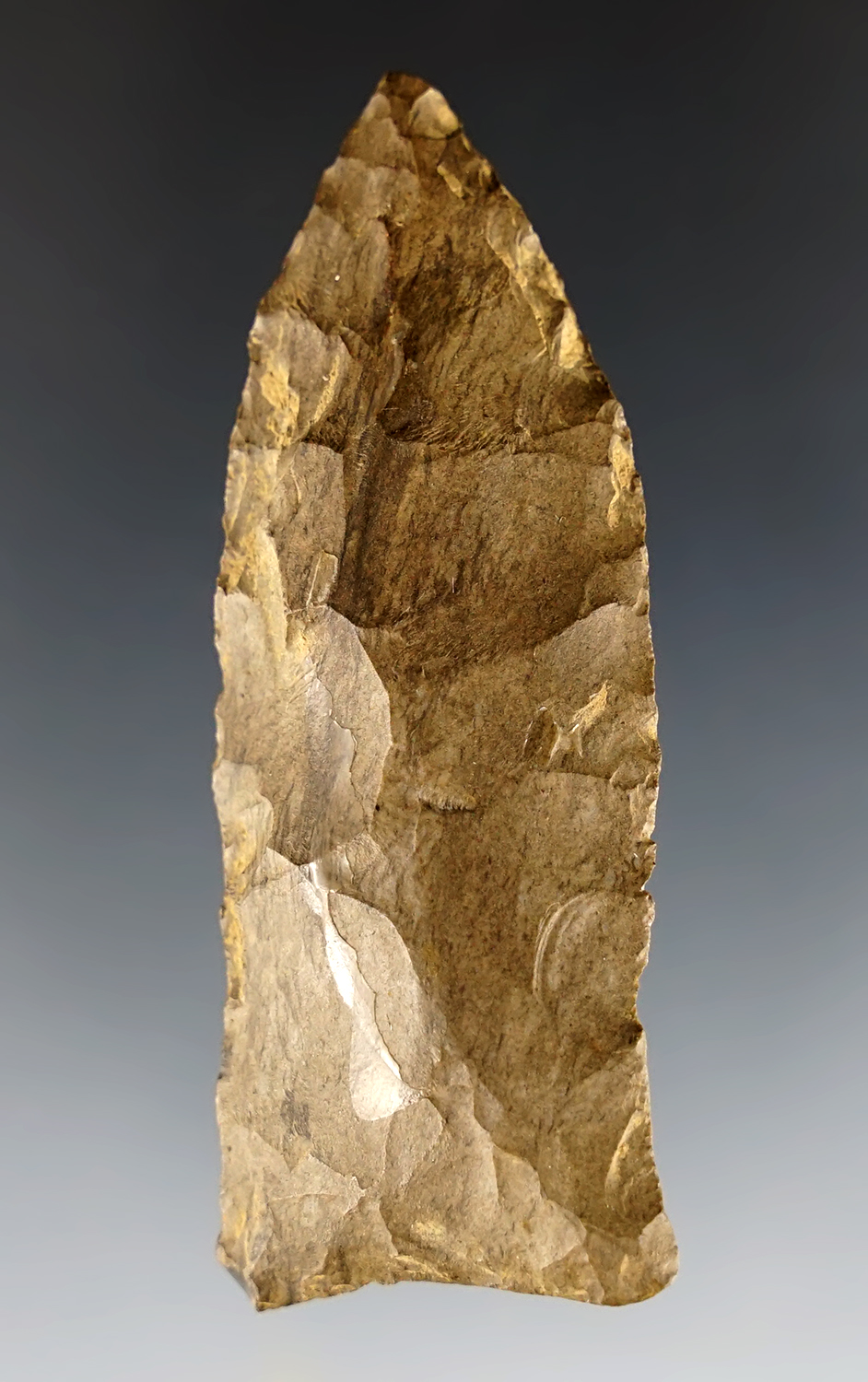 2 9/16" Kentucky Copena with nice grinding to the basal area. Made from Dover Chert.