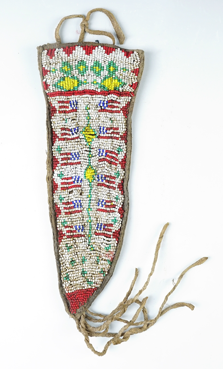 9" by 3 1/2" vintage beaded Leather Knife Sheath in very nice condition.