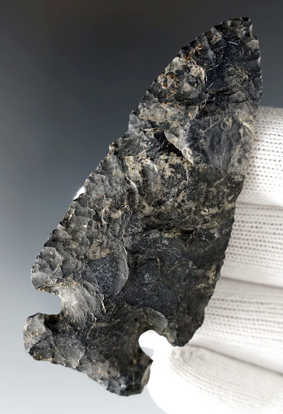 3 3/16" Archaic Thebes that is nicely styled. Found in Ohio and made from Coshocton Flint.