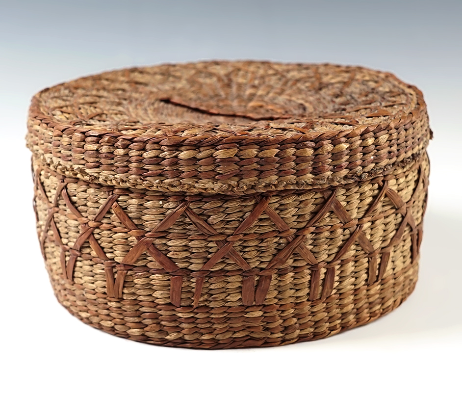 Tightly woven 5 1/2" diameter by 2 3/4" tall Vintage Lidded Basket in excellent condition.