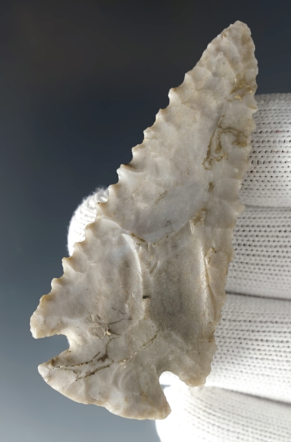 Incredible serrations on this 2 13/16" Ohio Notch-Base Dovetail. Flint Ridge Flint.