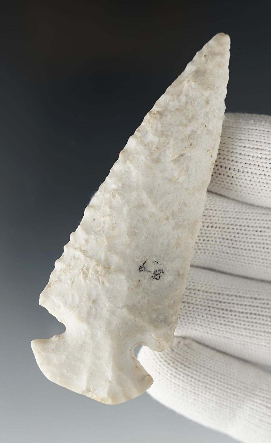 3 1/4" well styled Dovetail - nicely made with a with a symmetrical base. Fulton Co., Illinois.