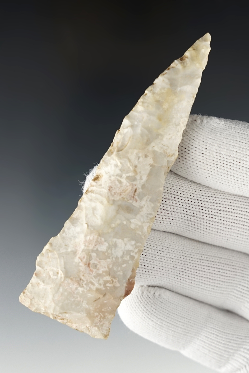 3 1/2" Scottsbluff found in Greene Co., Arkansas. Ex. Joe Vandiver, Ken Partain, Mike Becknell collections. Comes with a Jackson COA.