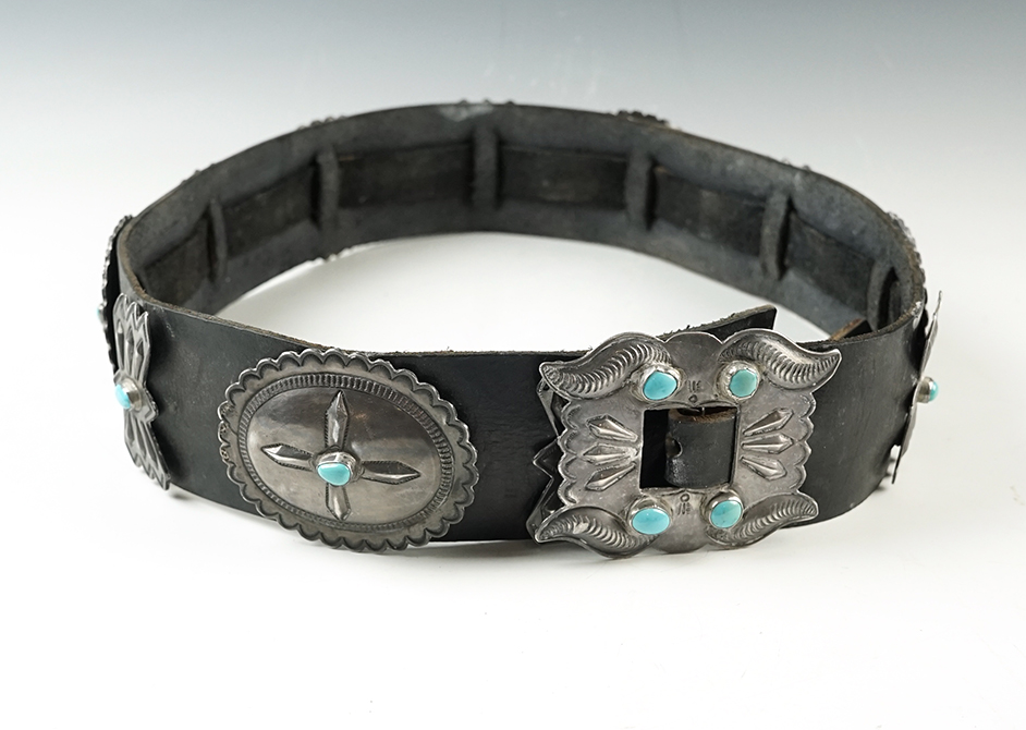 33" Vintage Southwestern Concho Belt. Missing hook on buckle, otherwise good for age.